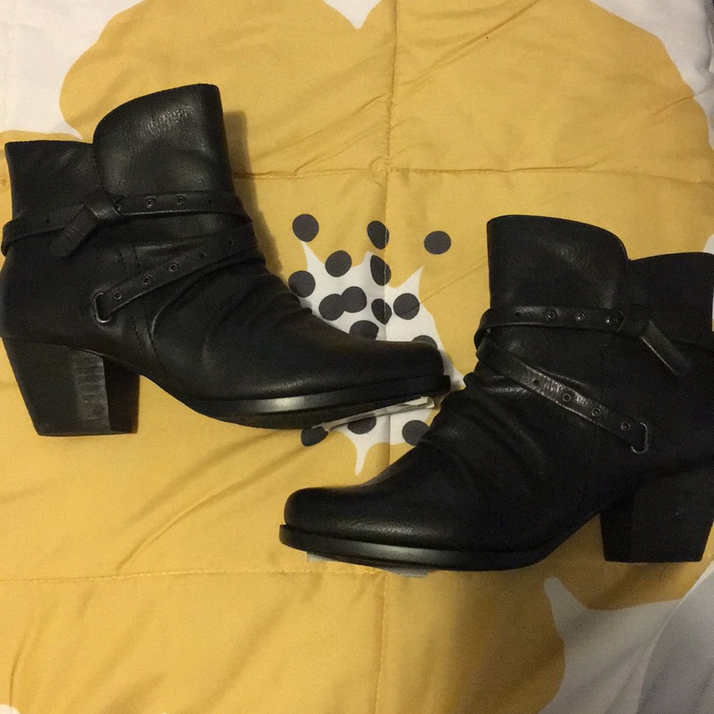 Bare Traps Boots